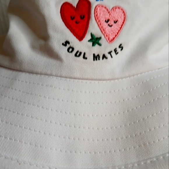 CPTN Apparel Bucket Hat/ Soul Mates/ Embroidered 100% Cotton White Canvas - Picture 4 of 12